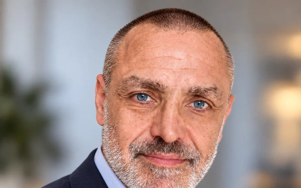 David Museur, founder of Lenaxis, in the field
